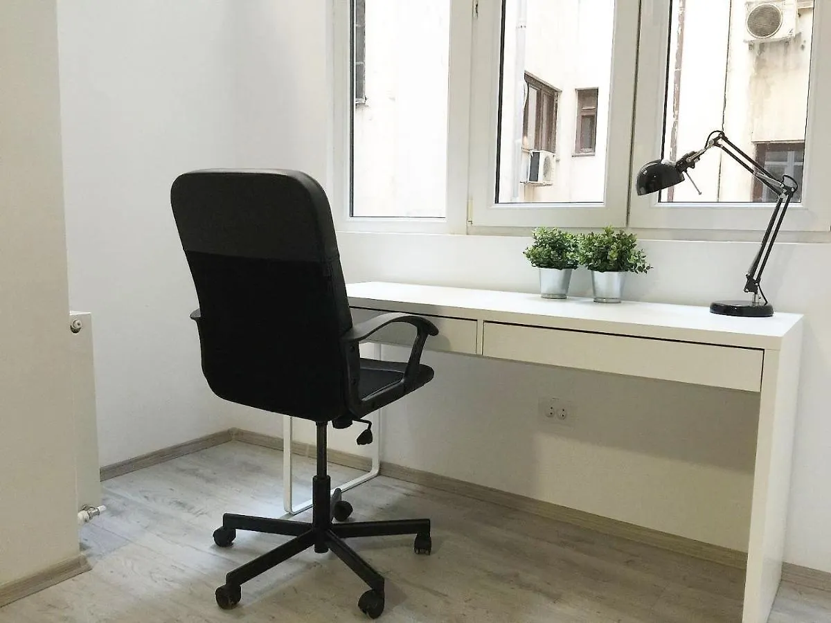 Appartamento Perfect Home: Cozy 2Br Apt & Balcony Bucarest