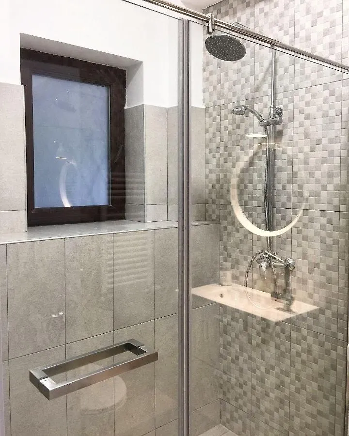 Perfect Home: Cozy 2Br Apt & Balcony Bucarest 0*,  Romania