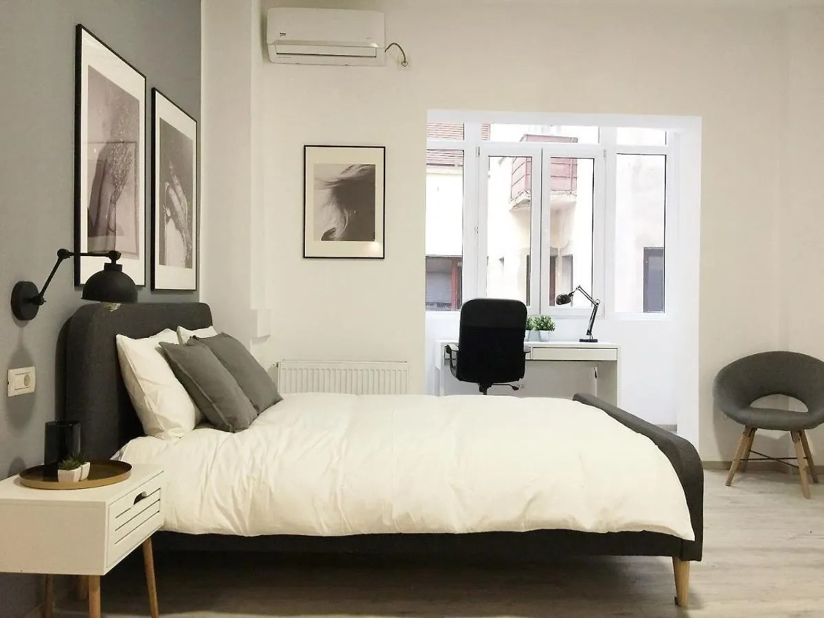 Perfect Home: Cozy 2Br Apt & Balcony Bucarest Romania