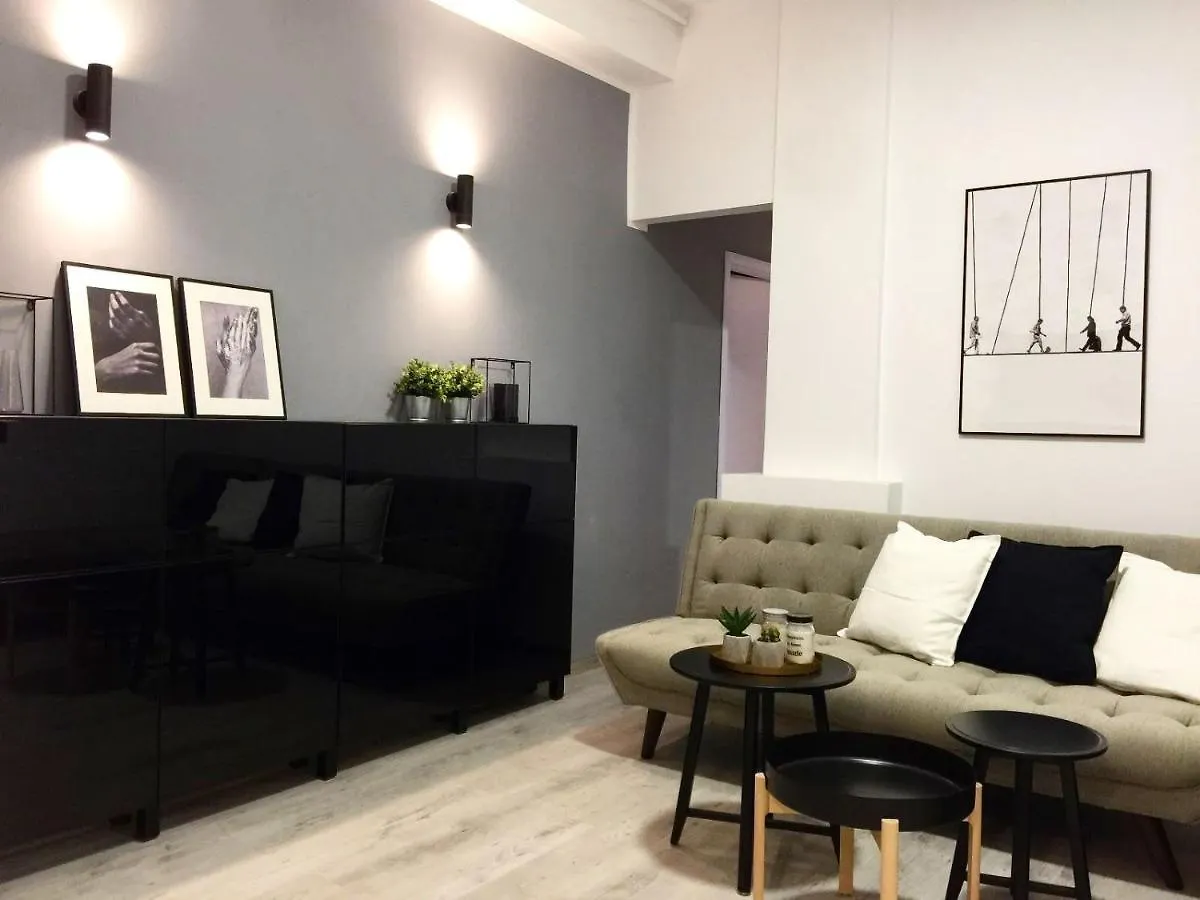 Perfect Home: Cozy 2Br Apt & Balcony Bucarest Appartamento