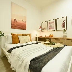 Ideal - Spacious & Modern Near Unirii Square Appartamento
