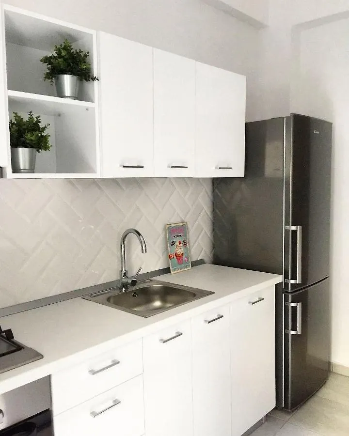Perfect Home: Cozy 2Br Apt & Balcony Bucharest Apartment