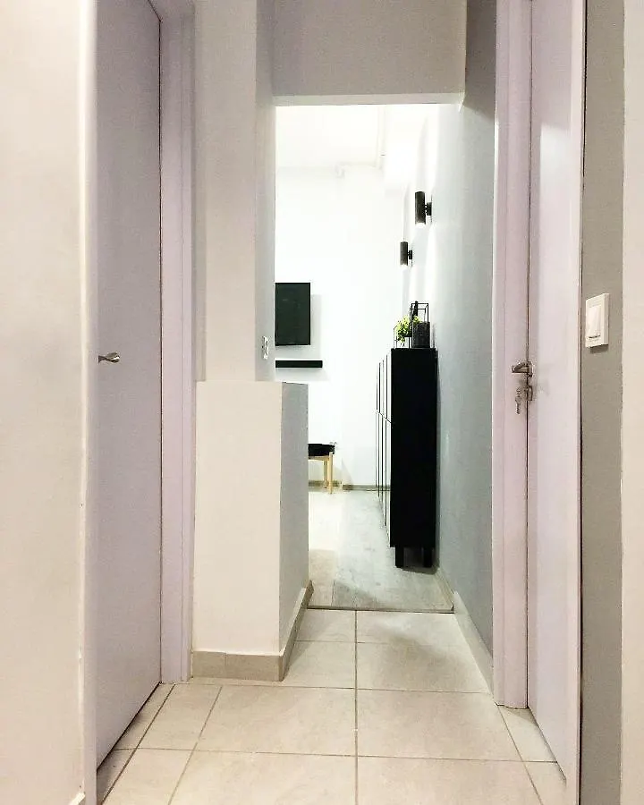 Perfect Home: Cozy 2Br Apt & Balcony Bucharest